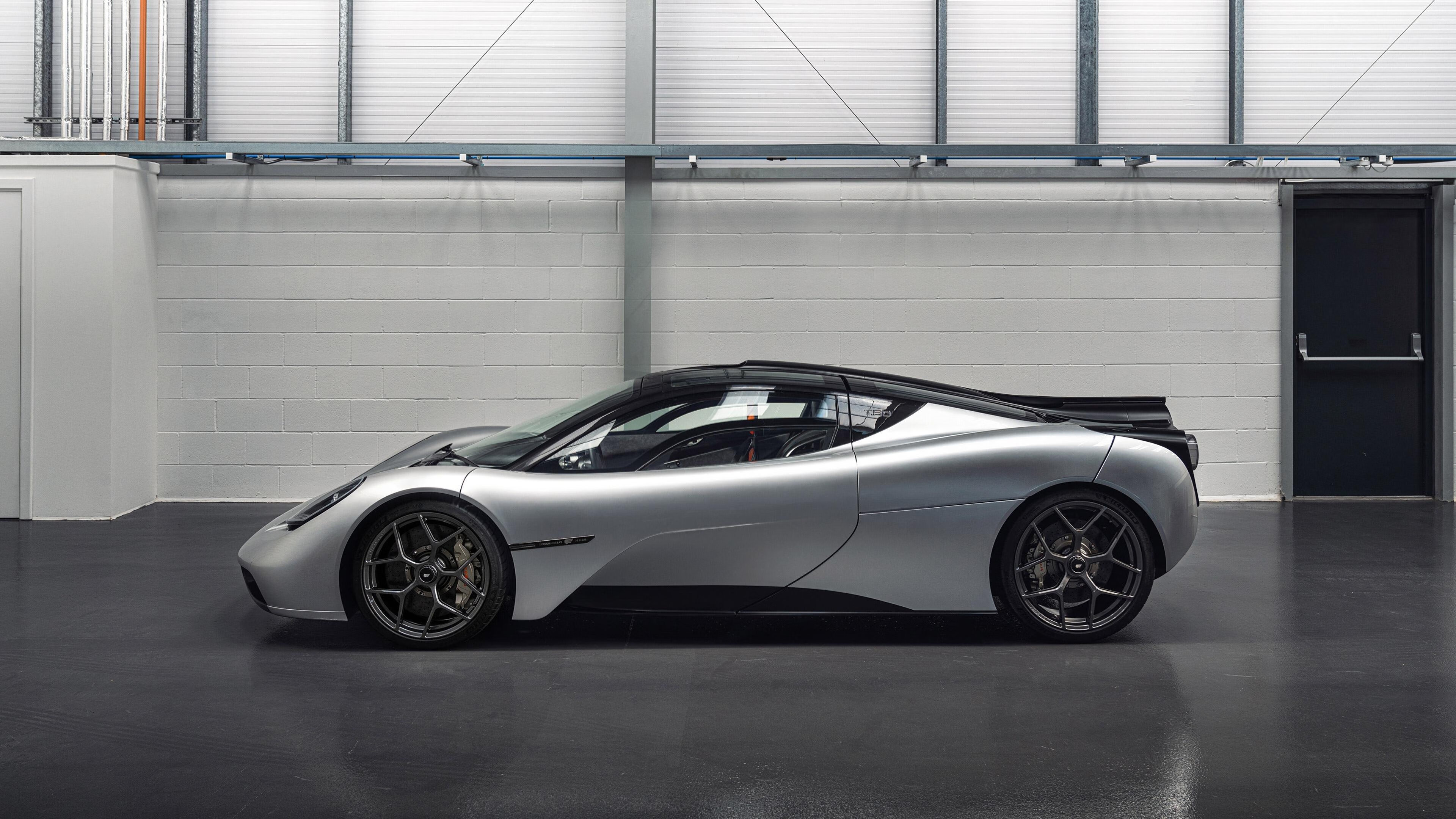 开云·体育官网-德甲比赛节奏加快，精彩反击体现战术多样，德甲打法特点