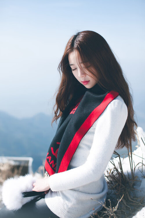 新加坡骑手Rachael Leong在Jumping World Challenge中获得总冠军,展现出色骑术。