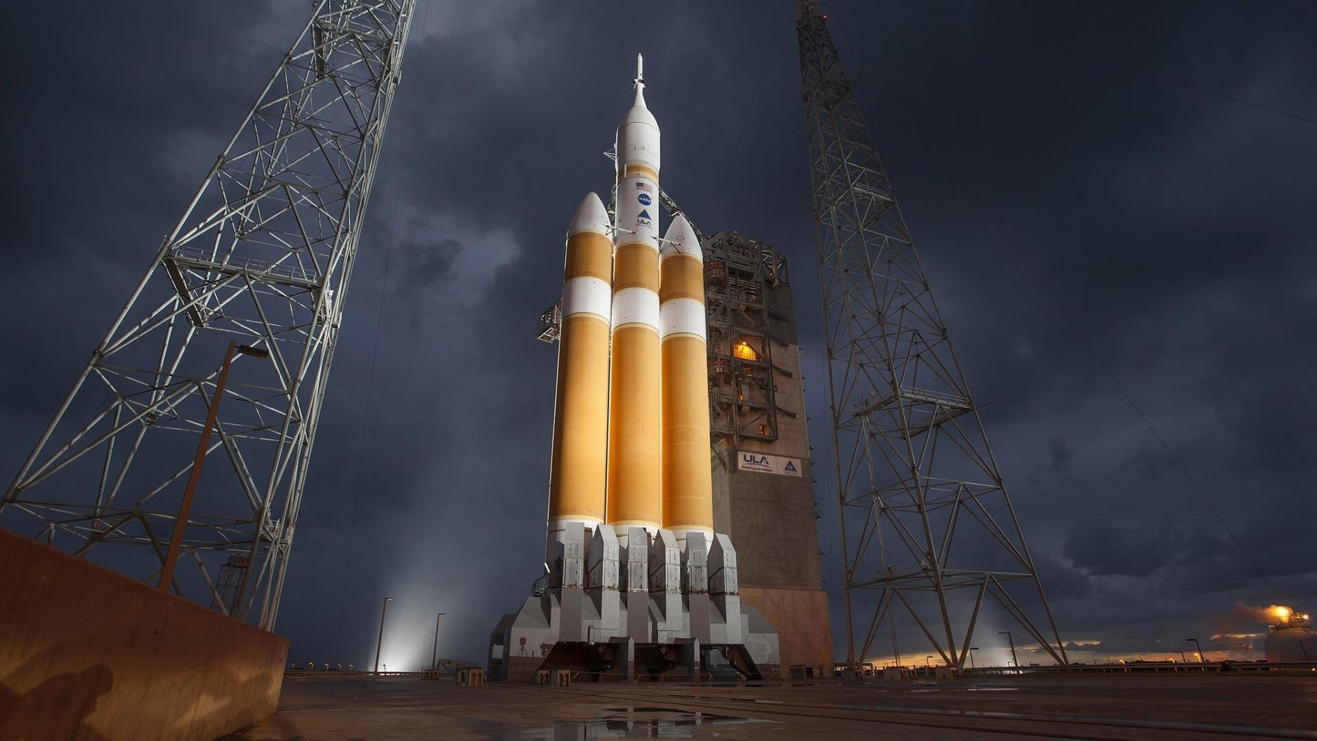 电竞赛事解说评述：专业分析与幽默风格，电竞比赛现场解说