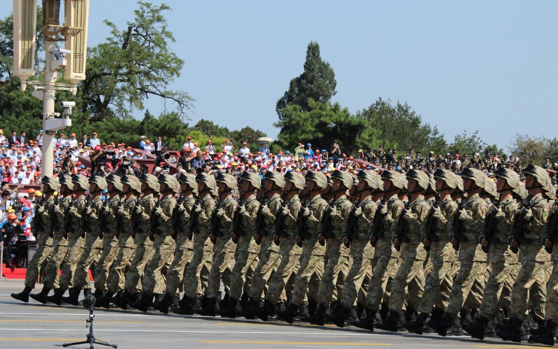 阿伊塔娜·邦马蒂蝉联女子金球奖,巴萨中场再创辉煌