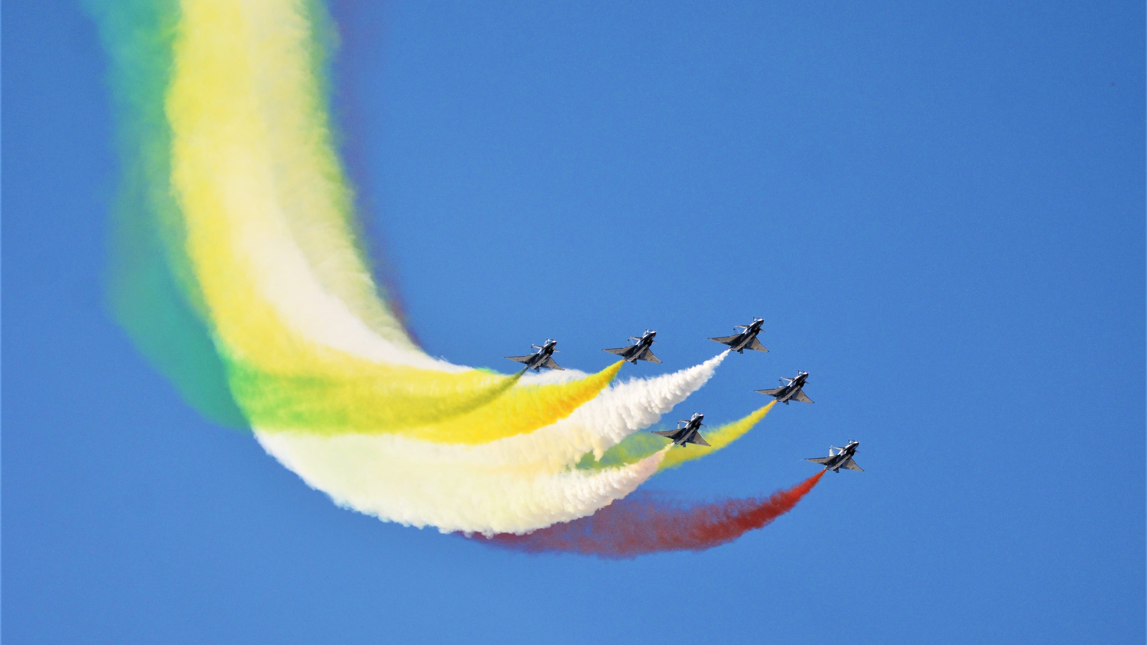 阿伊塔娜·邦马蒂蝉联女子金球奖,巴萨中场再创辉煌