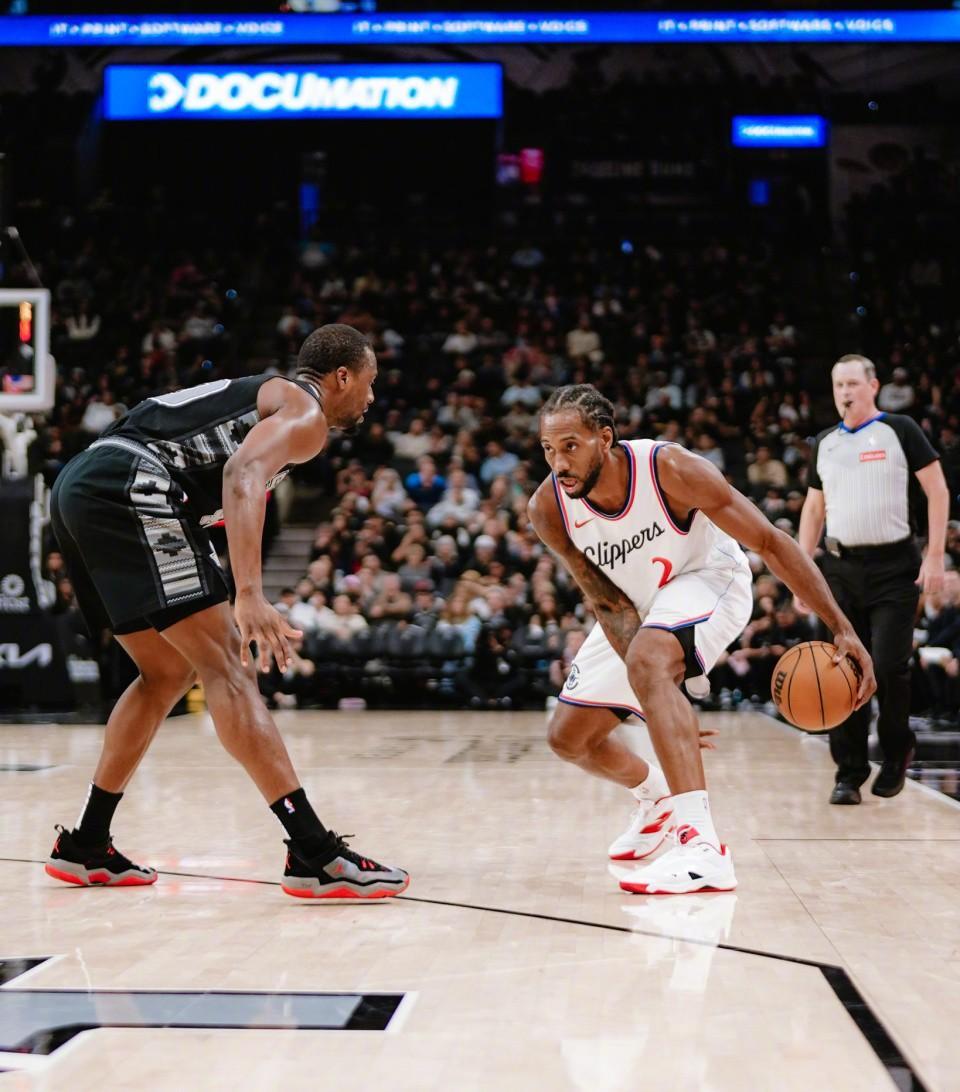 关于开云体育：战术分析：快船队如何利用莱昂纳德和乔治的个人能力，创造进攻机会？的信息