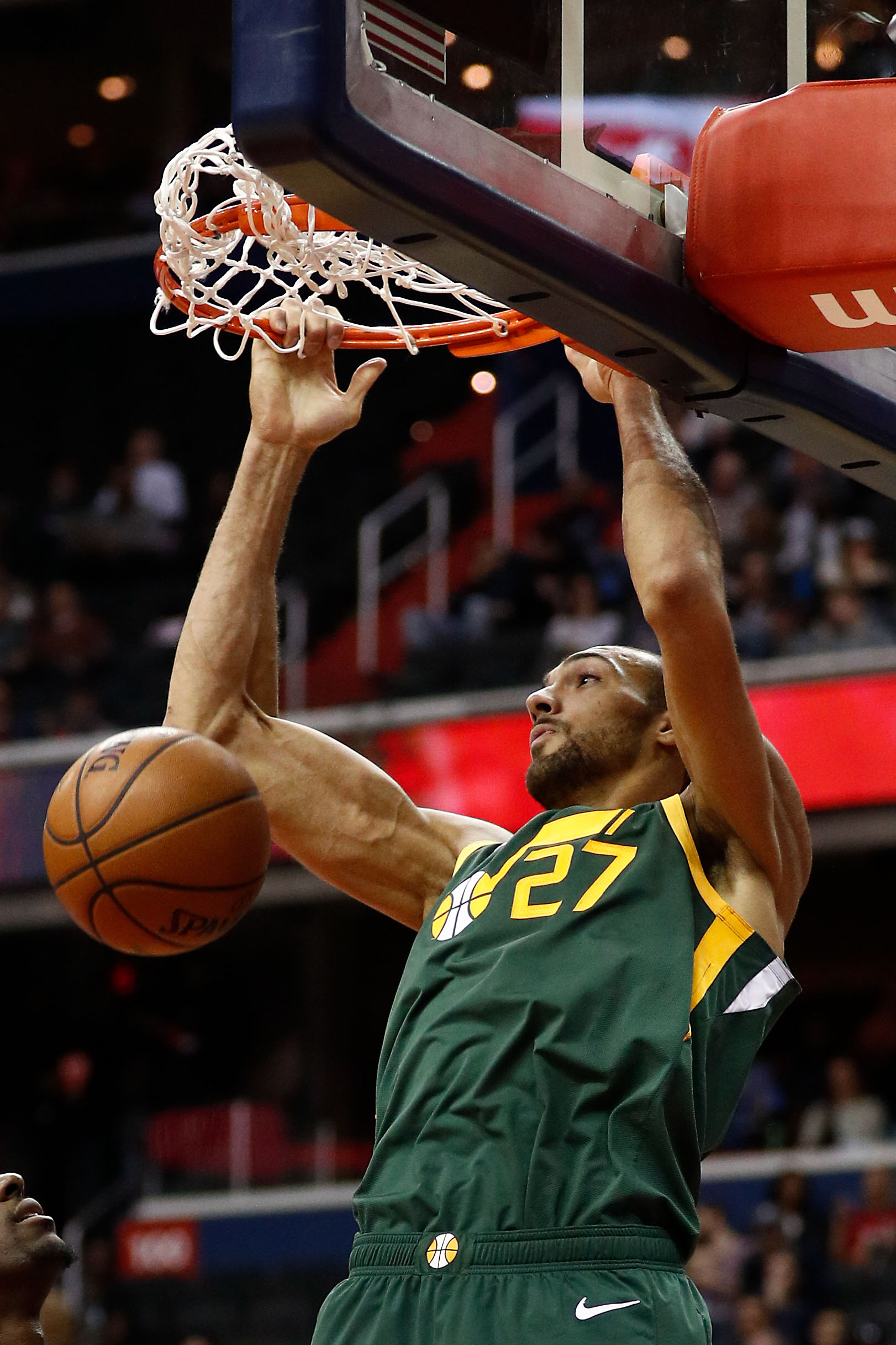 戈贝尔：爵士的防守核心